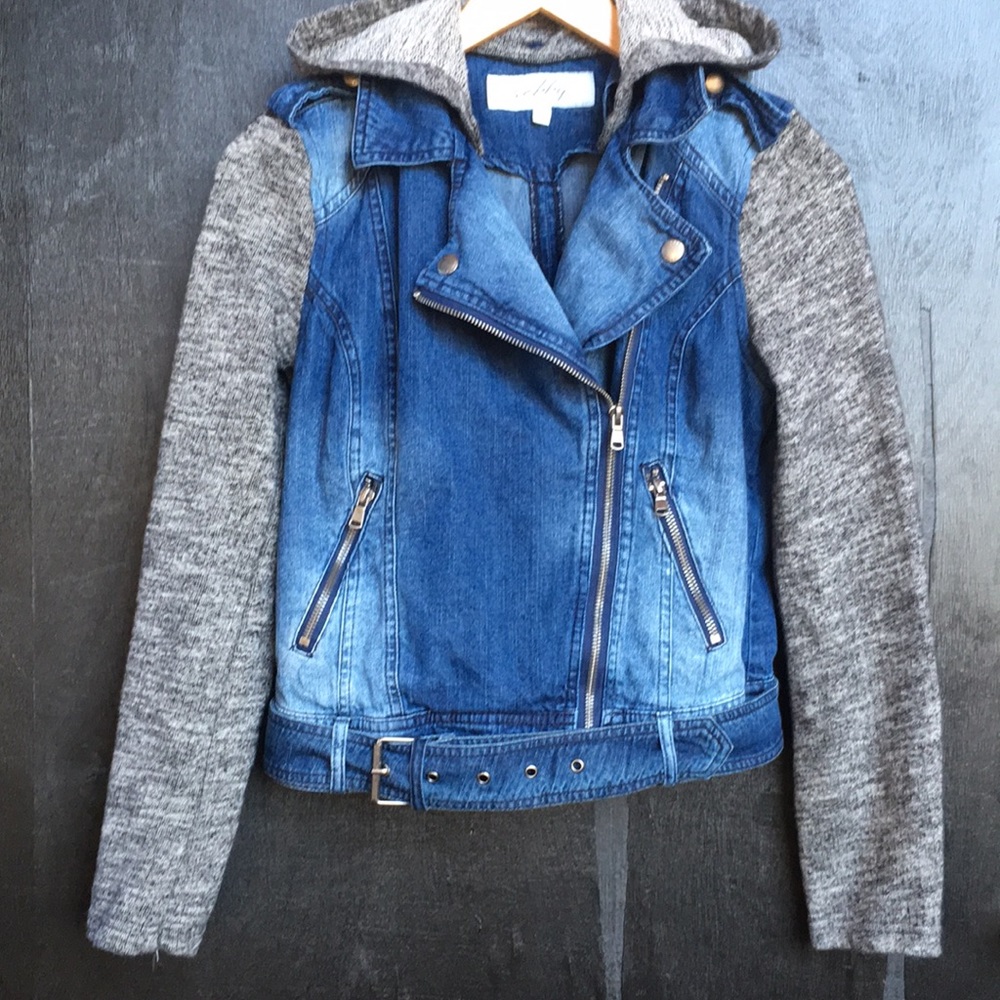SEBBY WOMEN’S JEAN JACKET SIZE SMALL
